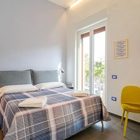 B&B Un Passo Dal Treno Piazza Vittorio Veneto 36-Salerno Station Exterior photo
