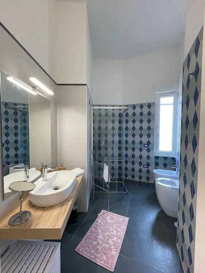 B&B Un Passo Dal Treno Piazza Vittorio Veneto 36-Salerno Station Exterior photo