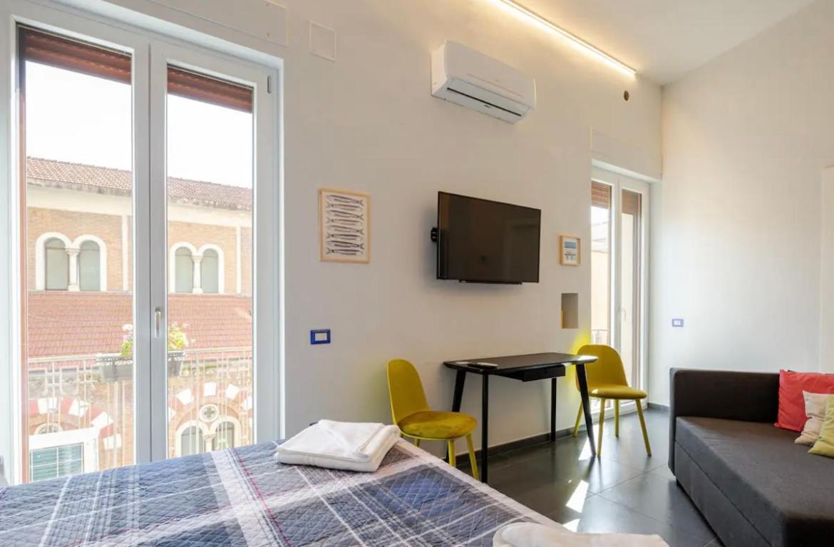 B&B Un Passo Dal Treno Piazza Vittorio Veneto 36-Salerno Station Exterior photo